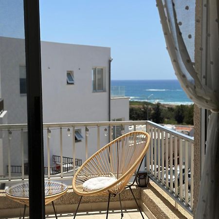 Sea View Apartment Near The Beach Paphos Exteriör bild