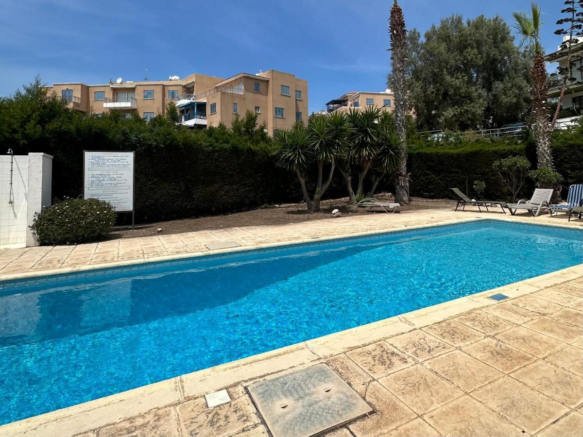 Sea View Apartment Near The Beach Paphos Exteriör bild