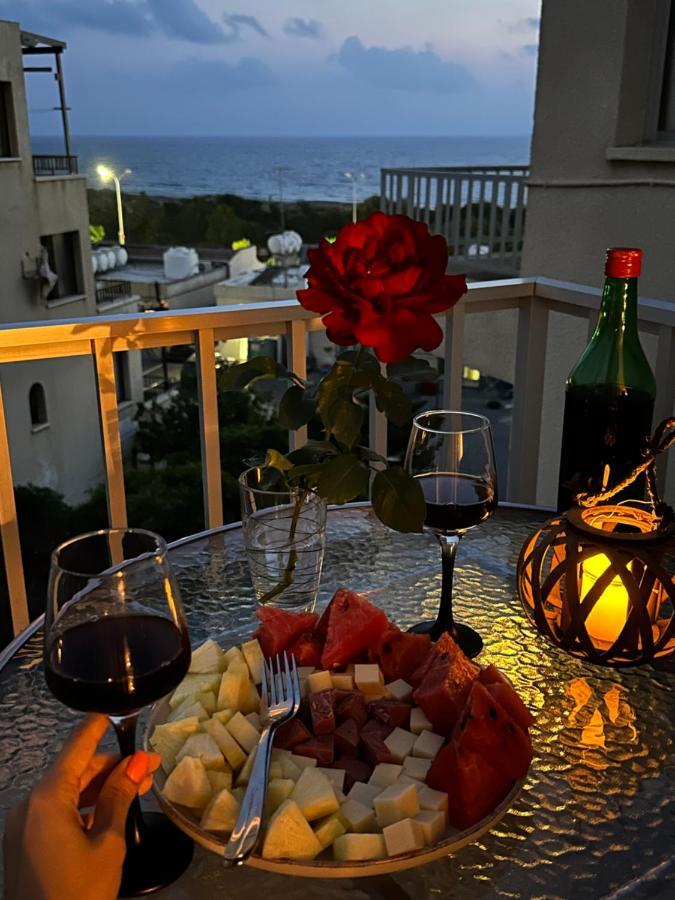 Sea View Apartment Near The Beach Paphos Exteriör bild