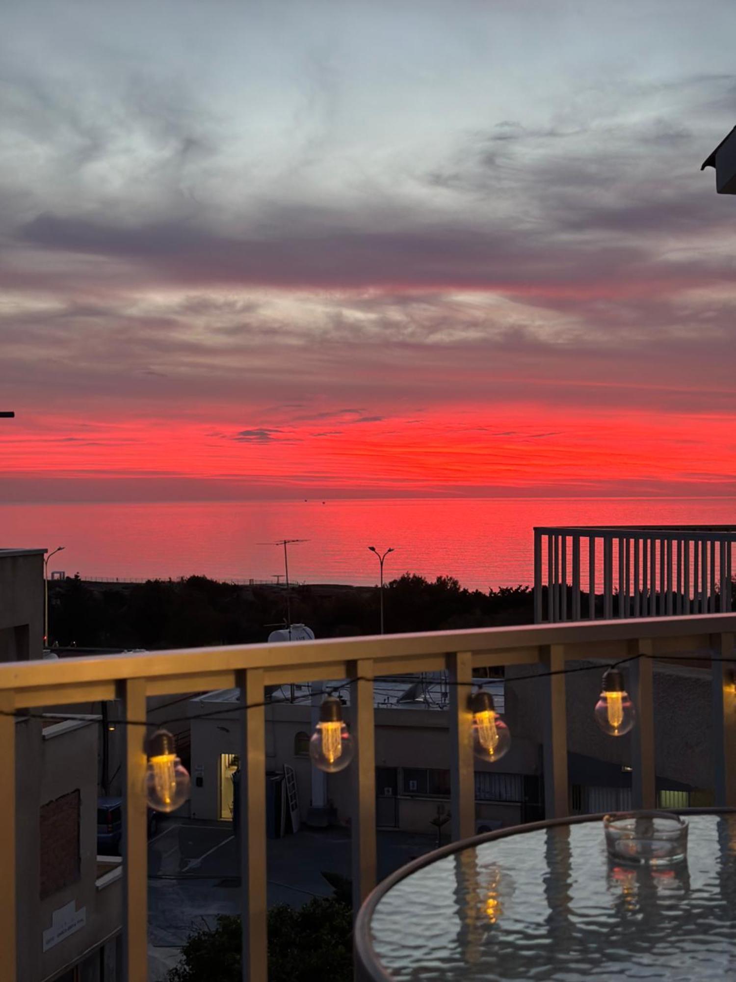 Sea View Apartment Near The Beach Paphos Exteriör bild