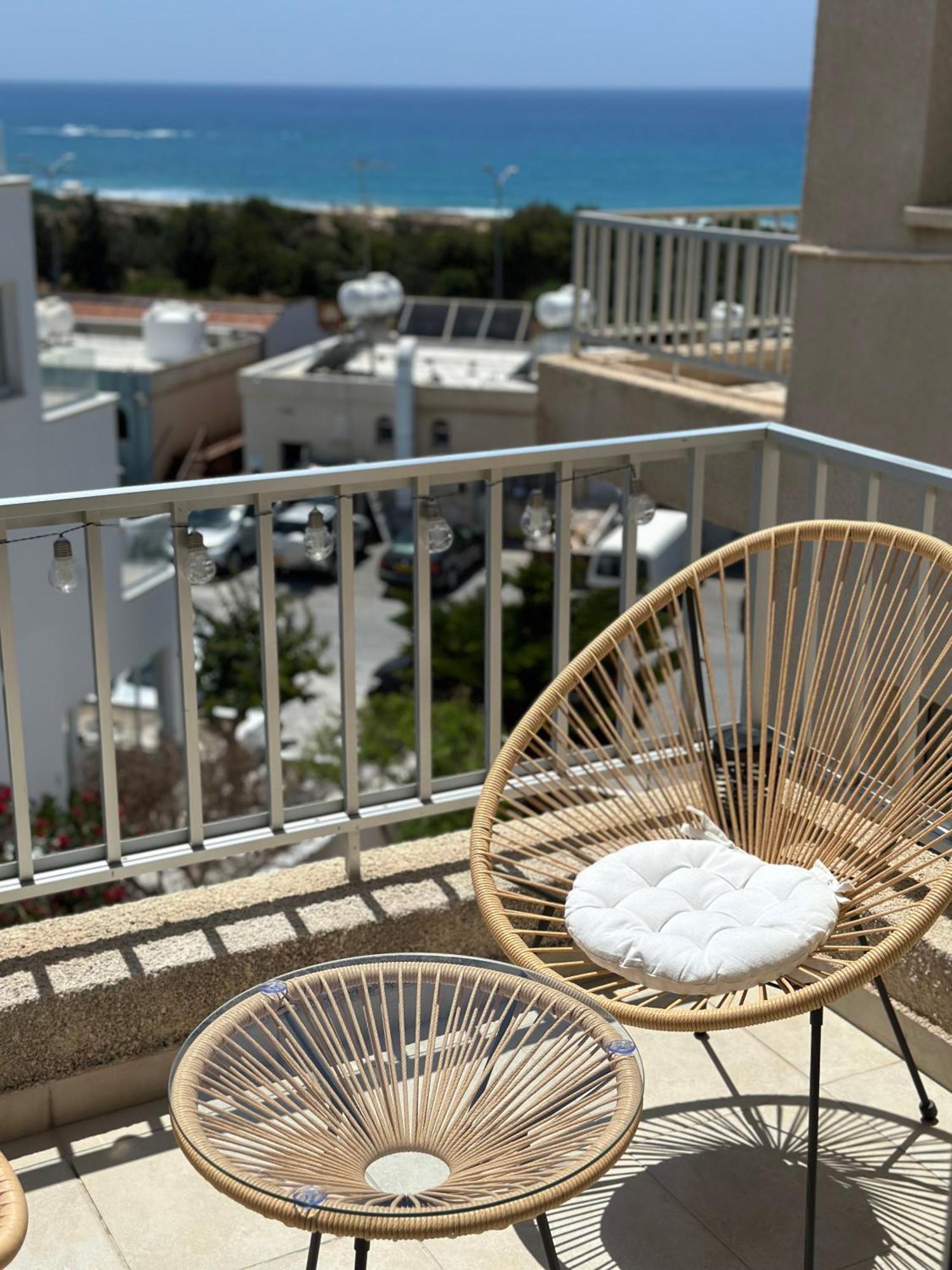 Sea View Apartment Near The Beach Paphos Exteriör bild